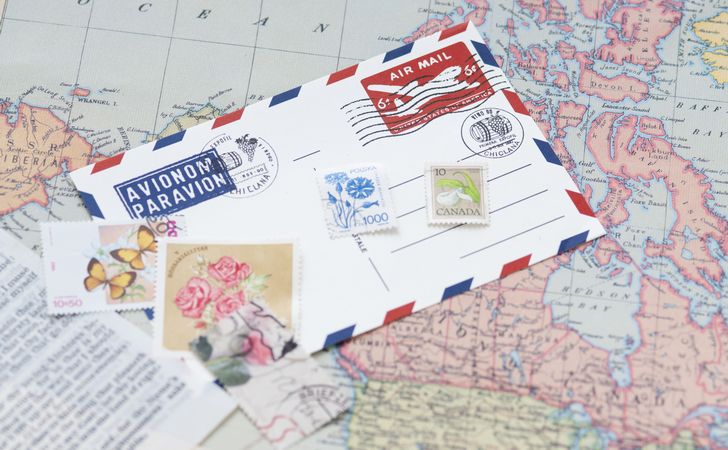 海外に手紙を出そう エアメールの書き方やおすすめポストカード 郵便局で買えるグッズposta Collect